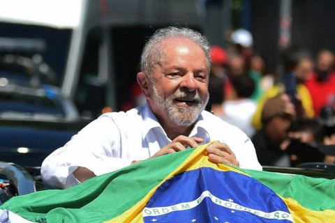 Бразилын ерөнхийлөгчийн сонгуульд экс ерөнхийлөгч Лула да Силва ялалт байгууллаа