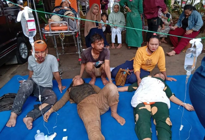Индонез улсад газар хүчтэй хөдөлсний улмаас 162 хүн амиа алдав