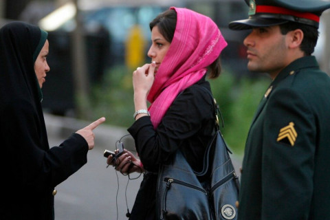 Иран улс ёс зүйн цагдаагийн албаа татан буулгажээ
