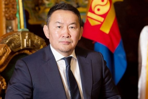 Монгол Улсын Ерөнхийлөгч Х.Баттулга зарлиг гаргаж хоёр уяачийн цолыг хаслаа