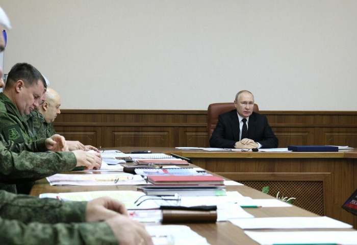 Украины дайныг удирдаж байгаа генералуудынхаа саналыг Путин сонсжээ
