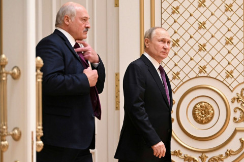 Путин, Лукашенко нар батлан хамгаалах салбарт хамтын ажиллагаагаа өргөжүүлэхээр тохиролцжээ