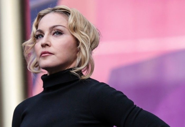 Францын нэг хот дайны үеэр алдагдсан уран зургийг Мадоннагаас зээлэх хүсэлтэй байна