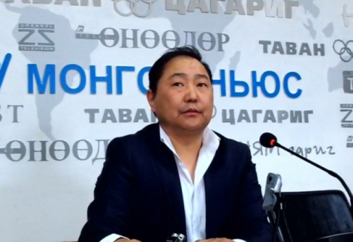 3 тэрбумын авилга өгөхгүй гэснээс хойш л Богдхан уулын ДЦГ-ын Хамгаалалтын захиргааны дарга Ц.Дуламсүрэн байшинг нураана гээд эхэлсэн