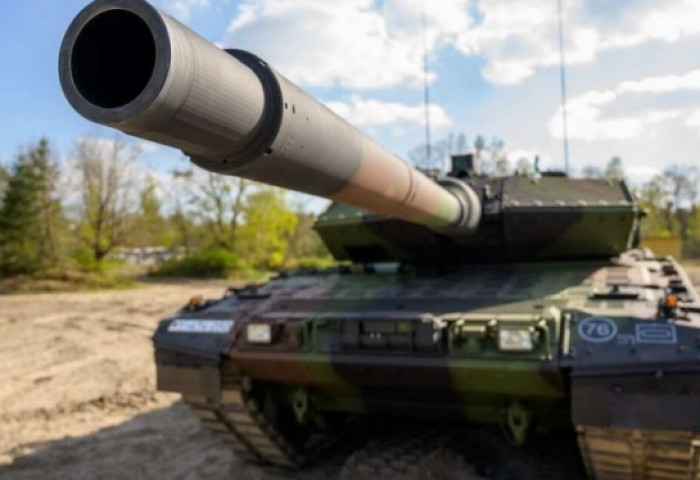 Канад улс дөрвөн “Leopard 2” танкийн эхнийхийг Украин руу илгээжээ