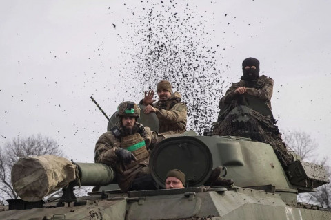 Украины зэвсэгт хүчин Бахмутаас ухрах магадлалтай болжээ