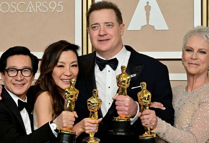 Ази эмэгтэй тэсэрч, домогт жүжигчин эргэн ирсэн “Оскар”