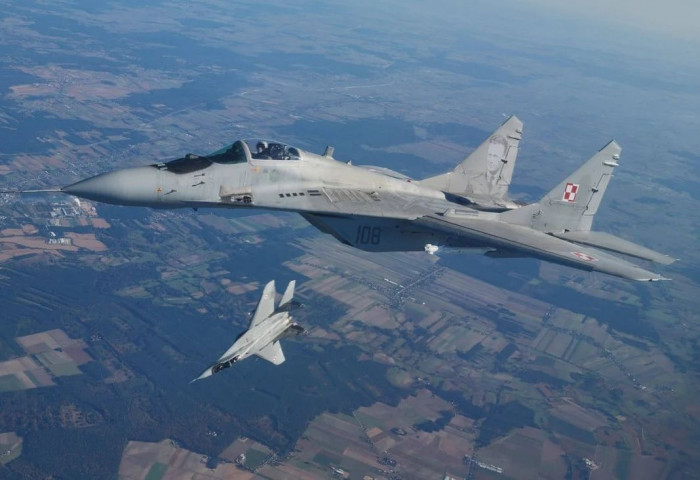 Польш улс НАТО-гийн гишүүн орнуудаас анх удаа Украинд сөнөөгч онгоц илгээхээр болжээ
