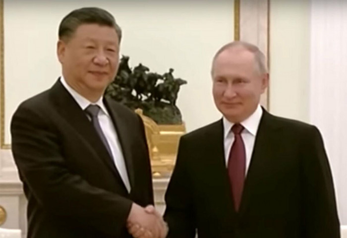 В.Путин Ши Жиньпинийг “Эрхэм нөхөр” хэмээн угтаж авлаа