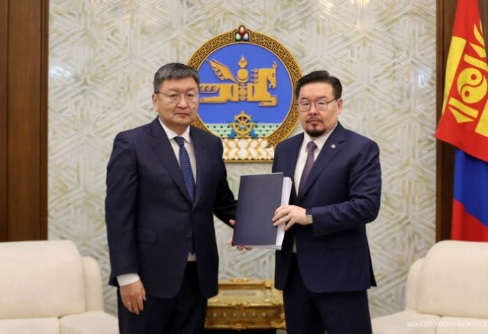 Улс төрийн намын тухай хуулийн шинэчилсэн найруулгын төслийг өргөн барив
