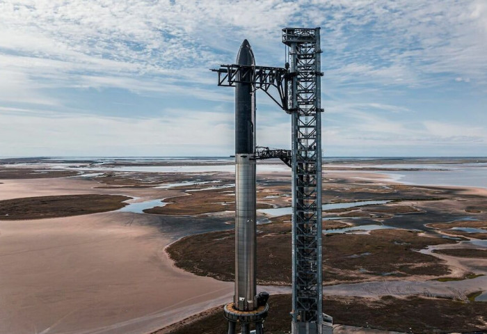 SpaceX компани дэлхийн хамгийн хүчирхэг пуужингийнхаа туршилтыг хойшлуулав