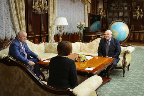 Беларусь улс Оросын рублийг ойрын үед хэрэглэж эхлэх төлөвлөгөө байхгүйг Лукашенко мэдэгдэв