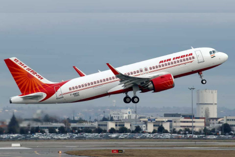 Air India компани Сибирийн жижиг хотод хоёр хоног саатуулсан зорчигчдоосоо уучлал гуйжээ