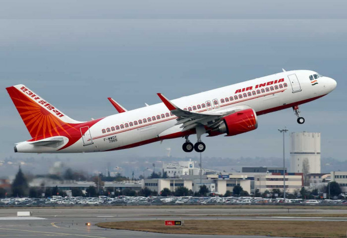 Air India компани Сибирийн жижиг хотод хоёр хоног саатуулсан зорчигчдоосоо уучлал гуйжээ