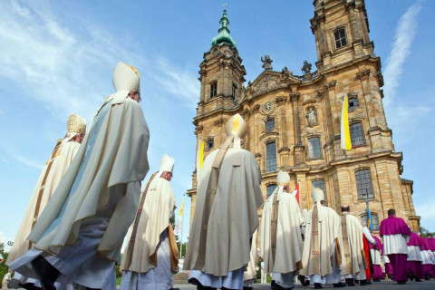 Германы католик сүм хийдүүд өнгөрсөн онд 520,000 гаруй сүсэгтнээ алджээ