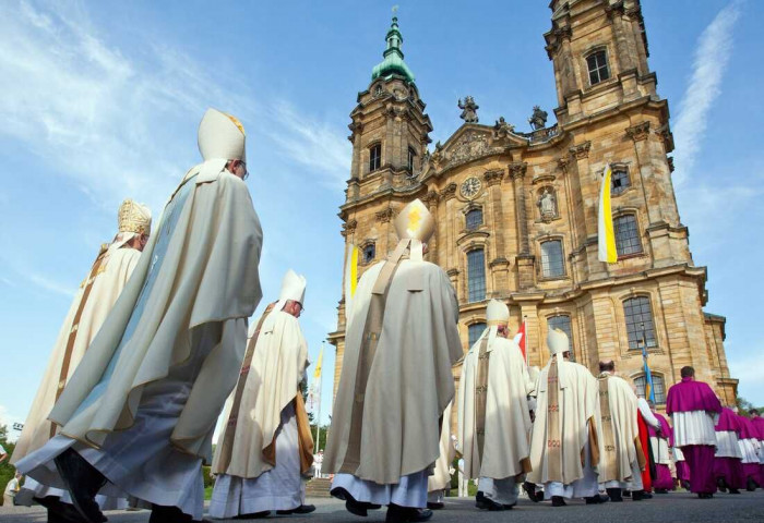 Германы католик сүм хийдүүд өнгөрсөн онд 520,000 гаруй сүсэгтнээ алджээ