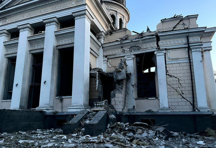 Одесса хотын түүхэн сүм Оросын пуужингийн цохилтод сүйрэв