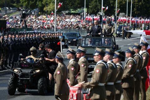 Польш улс орчин үеийн түүхэндээ хамгийн том цэргийн парадыг зохион байгууллаа