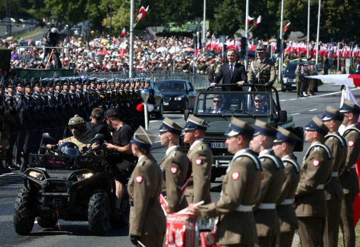Польш улс орчин үеийн түүхэндээ хамгийн том цэргийн парадыг зохион байгууллаа