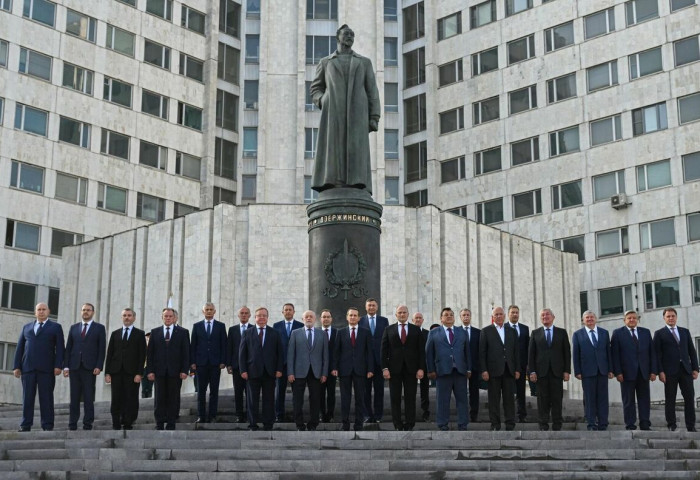 Москва хотод Феликс Дзержинскийн хөшөөг дахин босголоо