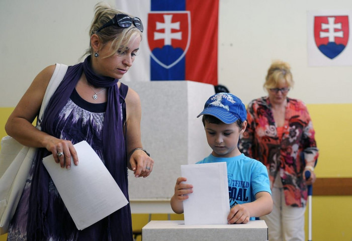 Словак улс сонгуулийнх нь үр дүнд нөлөөлсөн ОХУ-д эсэргүүцэл илэрхийлэв