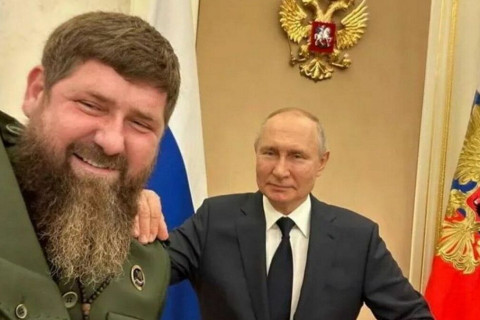 Кадыров ОХУ-ын ерөнхийлөгчийн сонгуулийг хойшлуулах, эсвэл ганц Путинтэй явуулахыг уриалав