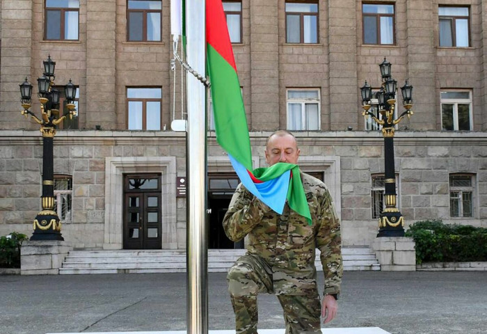 Азербайжаны ерөнхийлөгч Уулын Карабахын хотуудад төрийн далбаагаа мандуулав