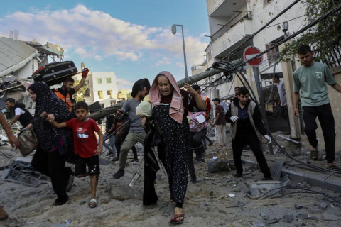 Газын зурвас дахь эмнэлгийг бөмбөгдсөний улмаас олон зуун хүн амиа алдлаа