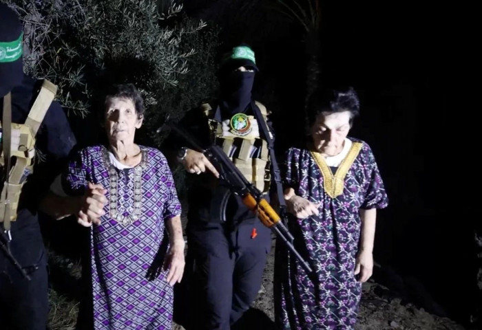 Палестины Хамас зэвсэгт байгууллага өндөр настан хоёр эмэгтэйг барьцаанаас чөлөөлөв