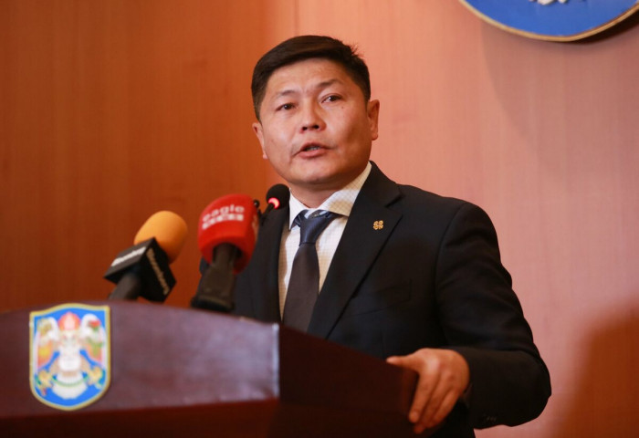 “Нэг бүрийг нь ₮470 саяар авсан ч тухайн өдрөө өгсүүр өөд явж чадаагүй монбус гэх 30 автобус холбогдох баазын хашаанд байна“