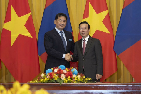 Монгол Улсын Ерөнхийлөгч У.Хүрэлсүх, БНСВУ-ын Ерөнхийлөгч Во Ван Тыөнг нар албан ёсны хэлэлцээ хийлээ