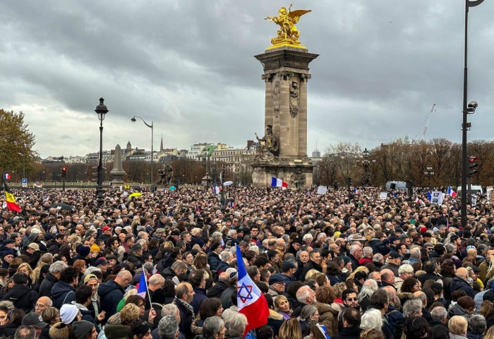 Франц улсад 180,000 гаруй хүн антисемитизмийн эсрэг жагслаа
