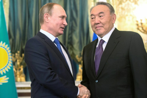 Казахстаны экс ерөнхийлөгч Путинтэй “хувиараа” уулзахаар Москвад очжээ