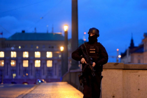 Прага хотын их сургуульд зэвсэгт халдлага гарсны улмаас 14 хүн алагдав