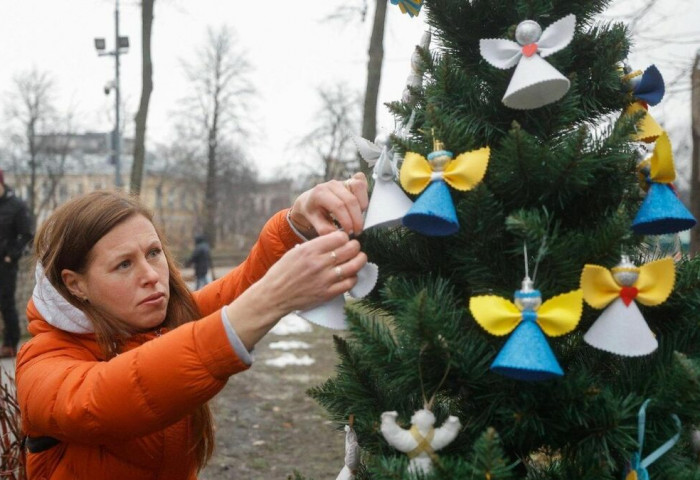 Украин улс анх удаа Зул сарын баярыг арванхоёрдугаар сарын 25-нд тэмдэглэж байна