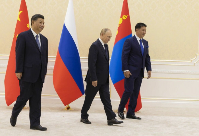 Ерөнхийлөгч У.Хүрэлсүх хөрш хоёр орны төрийн тэргүүн нарт энэ жил Монголд айлчлал хийх албан ёсны урилга өгчээ