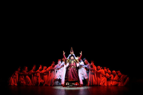 “Монгол хаан” жүжиг Лондонгийн Колизум театрын тайзнаа “амилав”