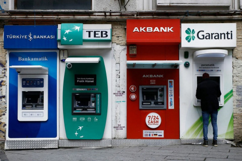 Туркийн банкууд Оросын гүйлгээг хориглож эхэлжээ