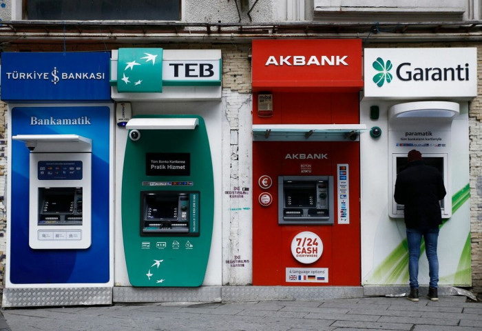 Туркийн банкууд Оросын гүйлгээг хориглож эхэлжээ