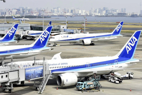 Согтуу зорчигч ажилтныг хазсан шалтгаанаар АНУ руу ниссэн ANA компанийн онгоц Токиод буцаж газарджээ