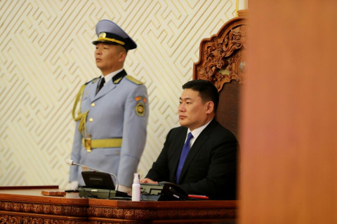 Монголчууд “авлигыг үл тэвчигчид” болсон нь өнгөрсөн гурван жилийн хамгийн том ололт