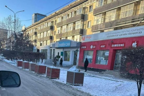 Автомашинаа давхардуулж тавьж, түгжрэлийн 25-30 хувийг эзэлдэг учраас хаажээ