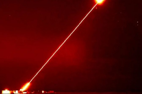Их Британи пуужинг орлох лазер зэвсгийг  анх удаа амжилттай туршлаа