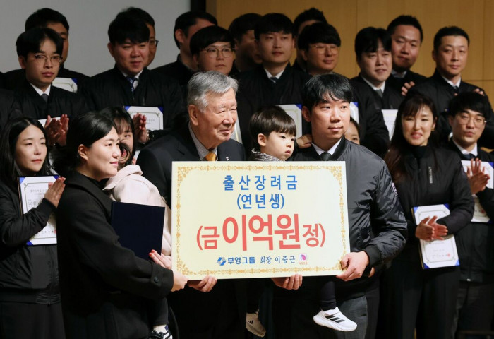 Өмнөд Солонгосын барилгын компани ажилчдынхаа шинэ төрүүлсэн хүүхэд бүрийг $75,000-аар шагнадаг болжээ