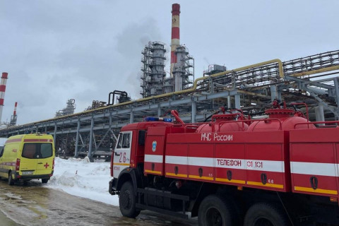 Оросын нутаг дэвсгэрт явуулсан Украины агаарын довтолгооны үеэр газрын тосны томоохон үйлдвэр шатжээ