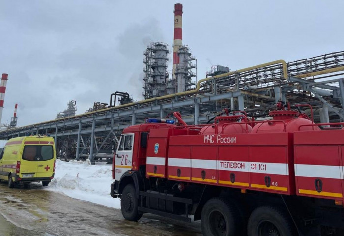 Оросын нутаг дэвсгэрт явуулсан Украины агаарын довтолгооны үеэр газрын тосны томоохон үйлдвэр шатжээ
