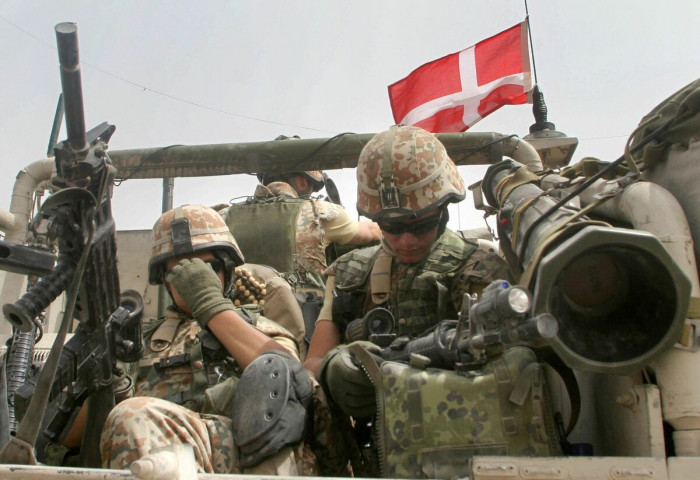 Дани улс батлан хамгаалах зардлаа өсгөж, эмэгтэйчүүдийг цэрэгт дайчилдаг болно