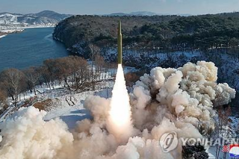 Умард Солонгос Зүүн тэнгис рүү хэд хэдэн баллистик пуужин харважээ
