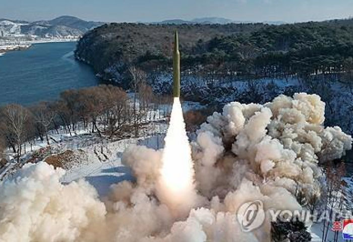 Умард Солонгос Зүүн тэнгис рүү хэд хэдэн баллистик пуужин харважээ