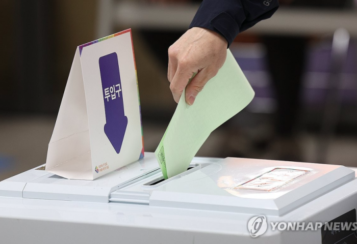 Өмнөд Солонгосын сонгууль: Ардчилсан нам ялах төлөвтэй байна